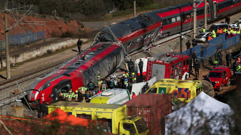 2026 01 19T112935Z 1907464364 RC2A4JAS1R6E RTRMADP 3 SPAIN ACCIDENT TRAIN 1